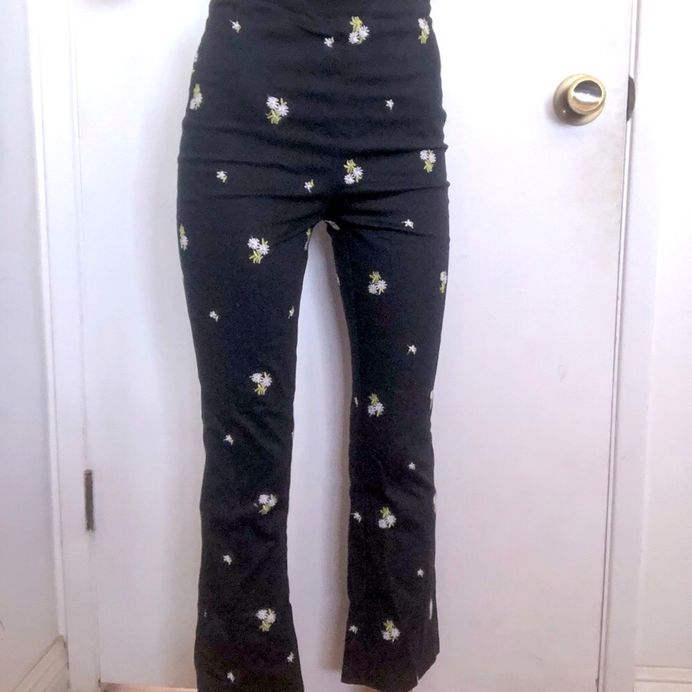 urban outfitters daisy floral pants